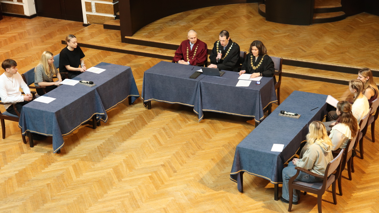 Tiesas procesa izspēle